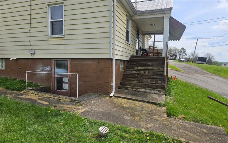 23 Cross St, Burgettstown, 15021, 2 Bedrooms Bedrooms, ,1 BathroomBathrooms,Residential,For Sale,Cross St,1749406
