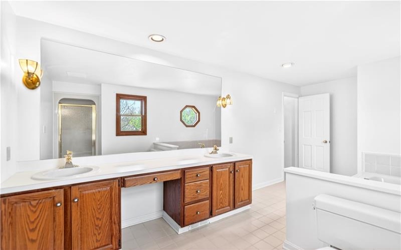 110 Royal Place, Canonsburg, 15317, 4 Bedrooms Bedrooms, 8 Rooms Rooms,2.1 BathroomsBathrooms,Residential,For Sale,Royal Place,1749421