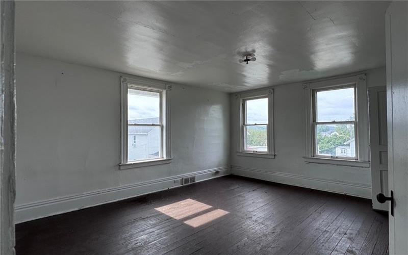 441 5th Street, Donora, 15033, 2 Bedrooms Bedrooms, ,1 BathroomBathrooms,Lease,For Rent,5th Street,1749496