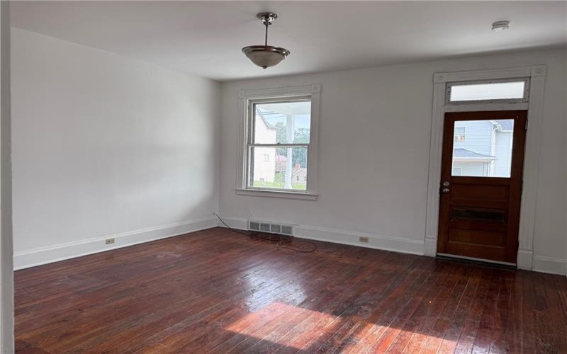 441 5th Street, Donora, 15033, 2 Bedrooms Bedrooms, ,1 BathroomBathrooms,Lease,For Rent,5th Street,1749496