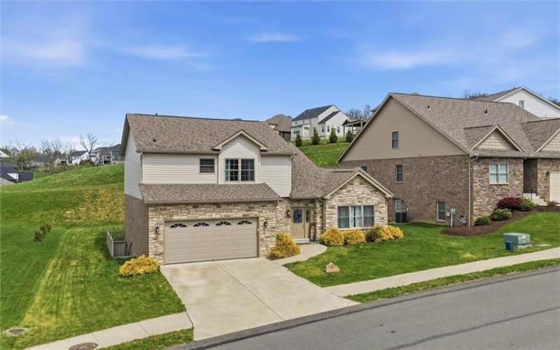 301 Juniper Way, McMurray, 15317, 3 Bedrooms Bedrooms, 12 Rooms Rooms,3.1 BathroomsBathrooms,Residential,For Sale,Juniper Way,1749529