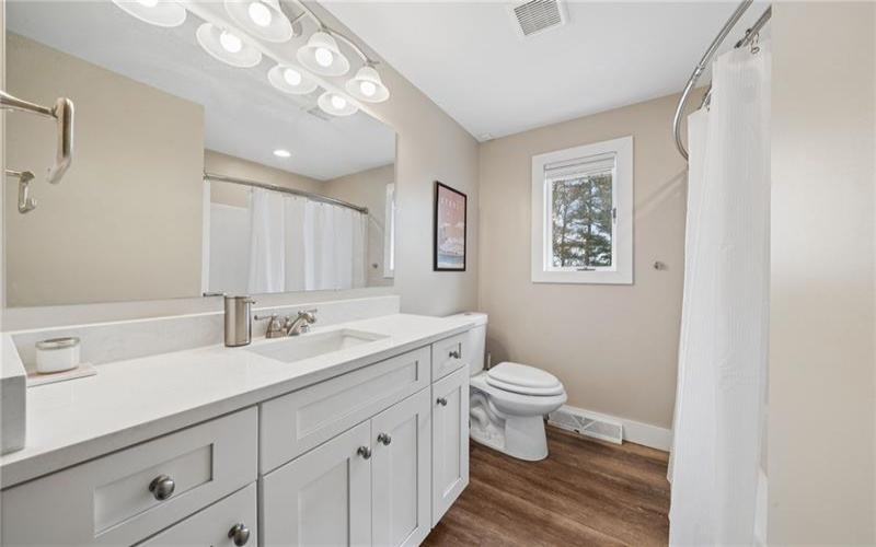 641 Longvue Dr, Houston, 15342, 3 Bedrooms Bedrooms, 9 Rooms Rooms,3 BathroomsBathrooms,Residential,For Sale,Longvue Dr,1748532