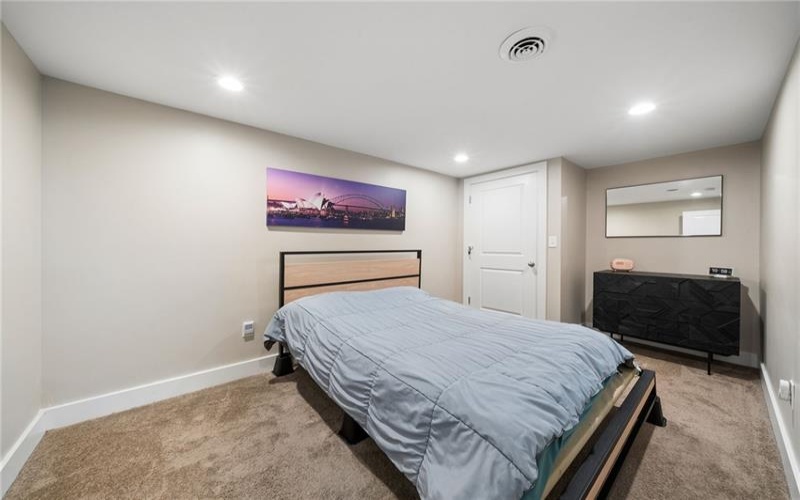 641 Longvue Dr, Houston, 15342, 3 Bedrooms Bedrooms, 9 Rooms Rooms,3 BathroomsBathrooms,Residential,For Sale,Longvue Dr,1748532