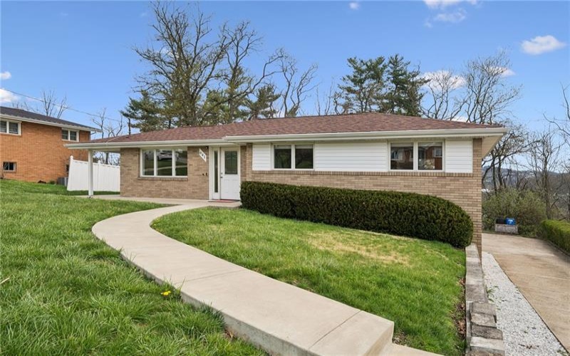 641 Longvue Dr, Houston, 15342, 3 Bedrooms Bedrooms, 9 Rooms Rooms,3 BathroomsBathrooms,Residential,For Sale,Longvue Dr,1748532