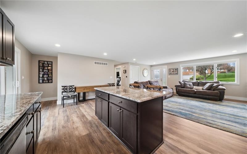 641 Longvue Dr, Houston, 15342, 3 Bedrooms Bedrooms, 9 Rooms Rooms,3 BathroomsBathrooms,Residential,For Sale,Longvue Dr,1748532