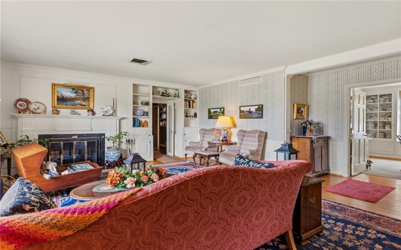 422 Summit Ave, Ligonier, 15658, 4 Bedrooms Bedrooms, 13 Rooms Rooms,2.1 BathroomsBathrooms,Residential,For Sale,Summit Ave,1751011
