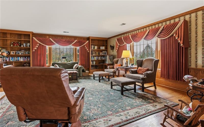 422 Summit Ave, Ligonier, 15658, 4 Bedrooms Bedrooms, 13 Rooms Rooms,2.1 BathroomsBathrooms,Residential,For Sale,Summit Ave,1751011