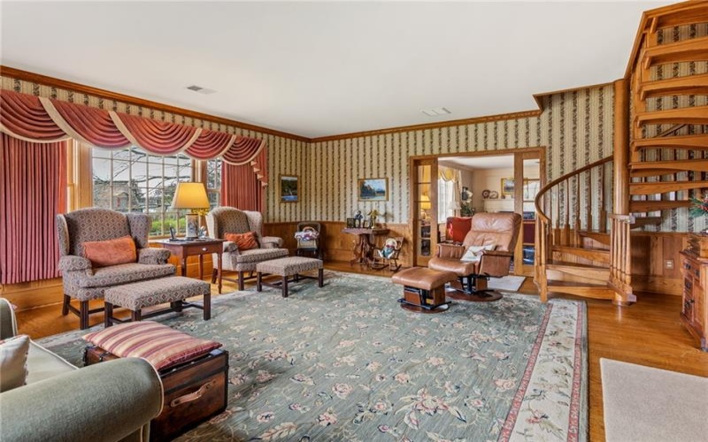 422 Summit Ave, Ligonier, 15658, 4 Bedrooms Bedrooms, 13 Rooms Rooms,2.1 BathroomsBathrooms,Residential,For Sale,Summit Ave,1751011