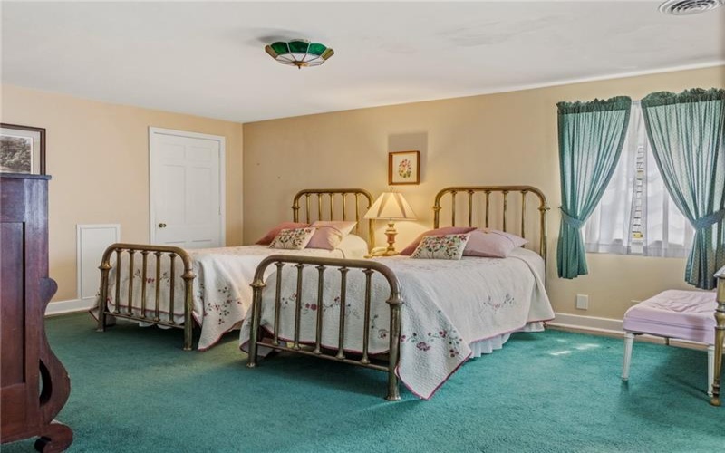 422 Summit Ave, Ligonier, 15658, 4 Bedrooms Bedrooms, 13 Rooms Rooms,2.1 BathroomsBathrooms,Residential,For Sale,Summit Ave,1751011