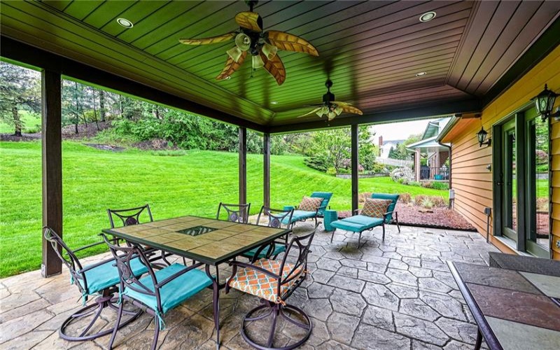 691 Adele Dr, Irwin, 15642, 3 Bedrooms Bedrooms, 10 Rooms Rooms,3.1 BathroomsBathrooms,Residential,For Sale,Adele Dr,1751087