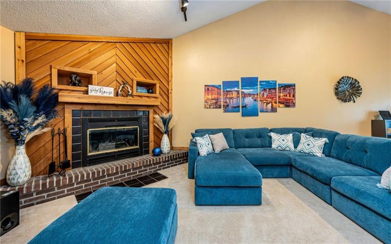 691 Adele Dr, Irwin, 15642, 3 Bedrooms Bedrooms, 10 Rooms Rooms,3.1 BathroomsBathrooms,Residential,For Sale,Adele Dr,1751087