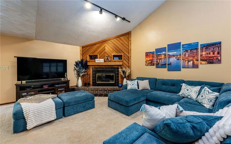 691 Adele Dr, Irwin, 15642, 3 Bedrooms Bedrooms, 10 Rooms Rooms,3.1 BathroomsBathrooms,Residential,For Sale,Adele Dr,1751087