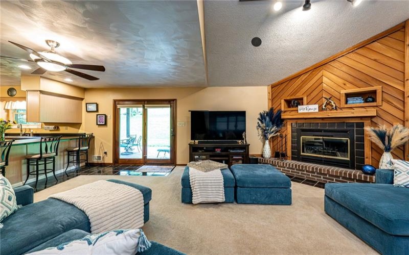691 Adele Dr, Irwin, 15642, 3 Bedrooms Bedrooms, 10 Rooms Rooms,3.1 BathroomsBathrooms,Residential,For Sale,Adele Dr,1751087