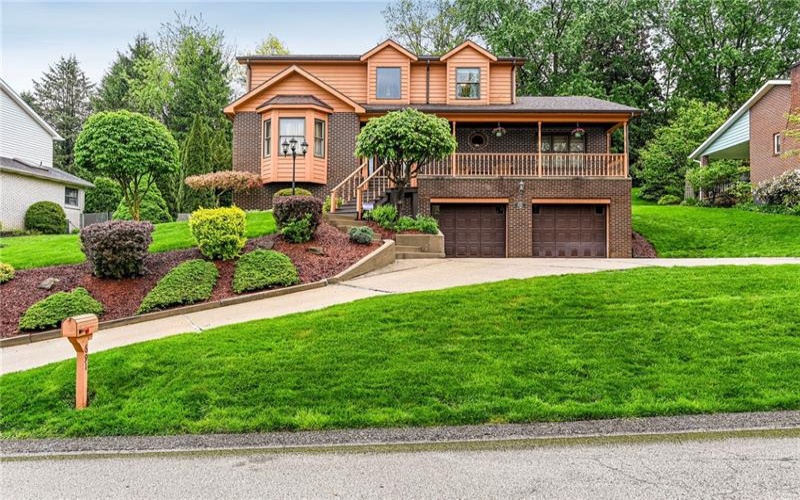 691 Adele Dr, Irwin, 15642, 3 Bedrooms Bedrooms, 10 Rooms Rooms,3.1 BathroomsBathrooms,Residential,For Sale,Adele Dr,1751087
