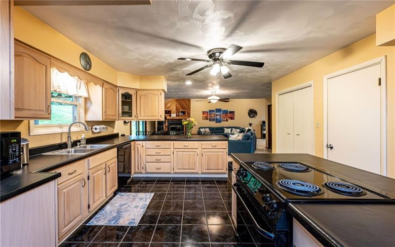 691 Adele Dr, Irwin, 15642, 3 Bedrooms Bedrooms, 10 Rooms Rooms,3.1 BathroomsBathrooms,Residential,For Sale,Adele Dr,1751087