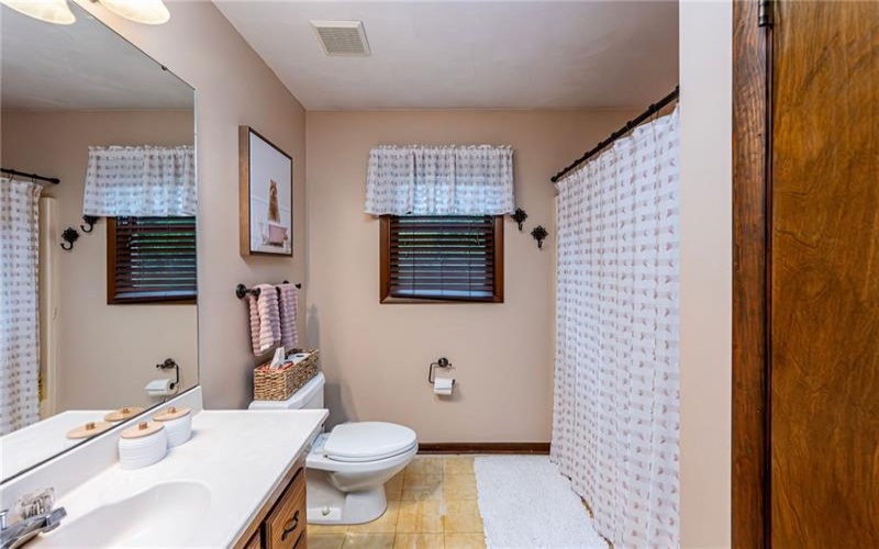 691 Adele Dr, Irwin, 15642, 3 Bedrooms Bedrooms, 10 Rooms Rooms,3.1 BathroomsBathrooms,Residential,For Sale,Adele Dr,1751087