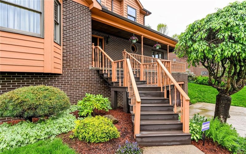 691 Adele Dr, Irwin, 15642, 3 Bedrooms Bedrooms, 10 Rooms Rooms,3.1 BathroomsBathrooms,Residential,For Sale,Adele Dr,1751087