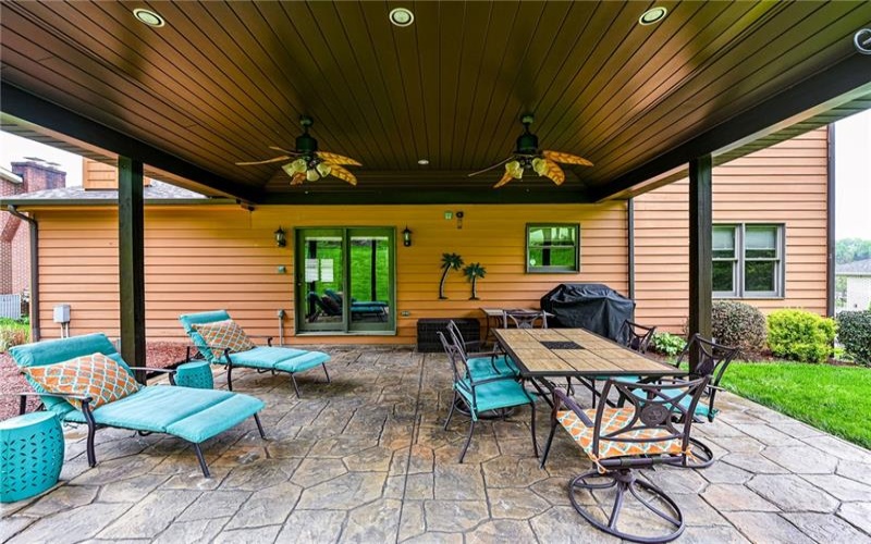 691 Adele Dr, Irwin, 15642, 3 Bedrooms Bedrooms, 10 Rooms Rooms,3.1 BathroomsBathrooms,Residential,For Sale,Adele Dr,1751087