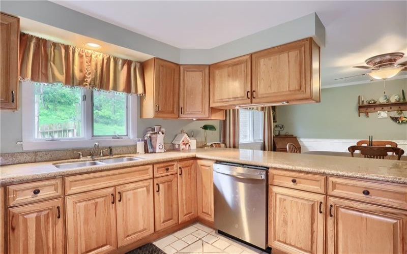 112 Lintel Dr, Canonsburg, 15317, 4 Bedrooms Bedrooms, 10 Rooms Rooms,2.2 BathroomsBathrooms,Residential,For Sale,Lintel Dr,1735165