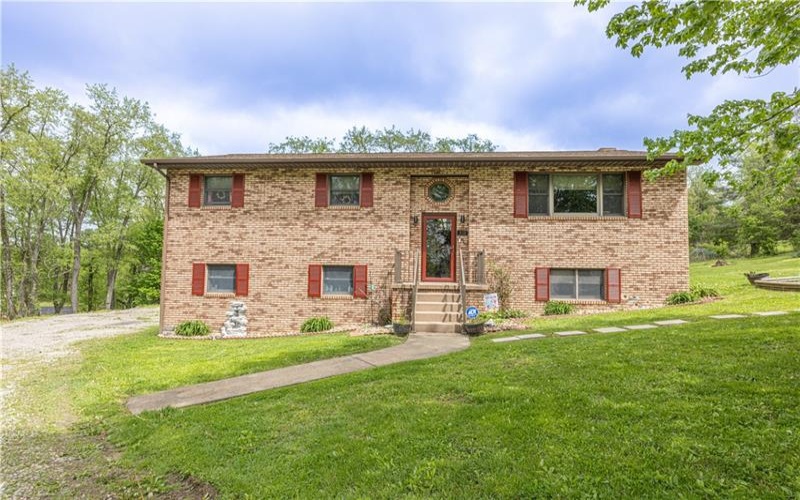 833 Main St, McClellandtown, 15458, 3 Bedrooms Bedrooms, ,2.1 BathroomsBathrooms,Residential,For Sale,Main St,1751260
