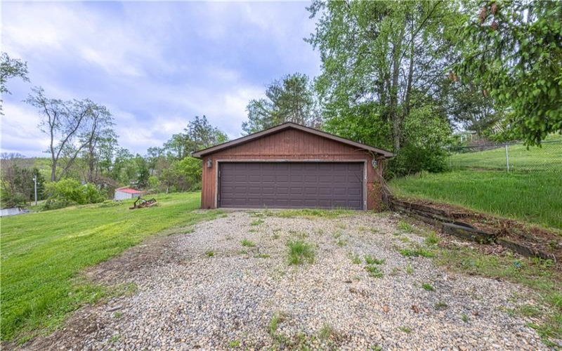 833 Main St, McClellandtown, 15458, 3 Bedrooms Bedrooms, ,2.1 BathroomsBathrooms,Residential,For Sale,Main St,1751260