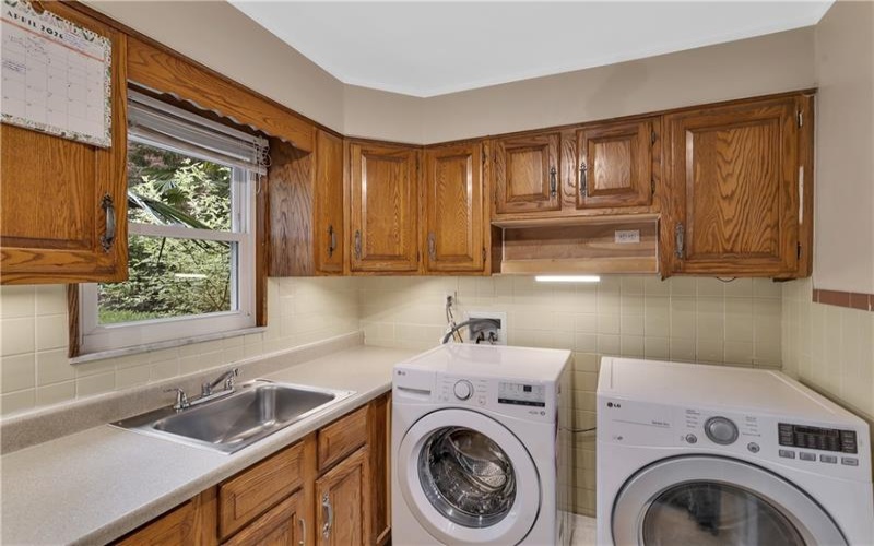 1334 Victoria Ave, New Kensington, 15068, 3 Bedrooms Bedrooms, 10 Rooms Rooms,2 BathroomsBathrooms,Residential,For Sale,Victoria Ave,1751249