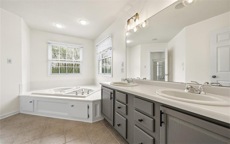1007 Fieldstone Drive, Canonsburg, 15317, 3 Bedrooms Bedrooms, 11 Rooms Rooms,2.1 BathroomsBathrooms,Residential,For Sale,Fieldstone Drive,1751258