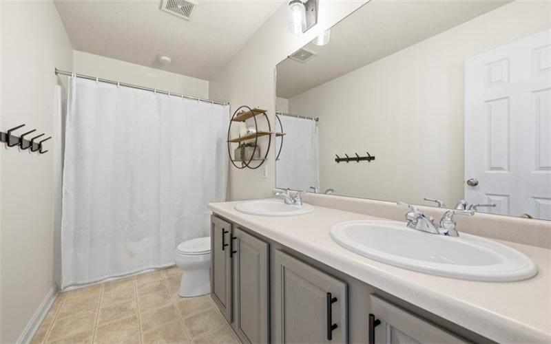 1007 Fieldstone Drive, Canonsburg, 15317, 3 Bedrooms Bedrooms, 11 Rooms Rooms,2.1 BathroomsBathrooms,Residential,For Sale,Fieldstone Drive,1751258