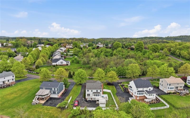 1007 Fieldstone Drive, Canonsburg, 15317, 3 Bedrooms Bedrooms, 11 Rooms Rooms,2.1 BathroomsBathrooms,Residential,For Sale,Fieldstone Drive,1751258