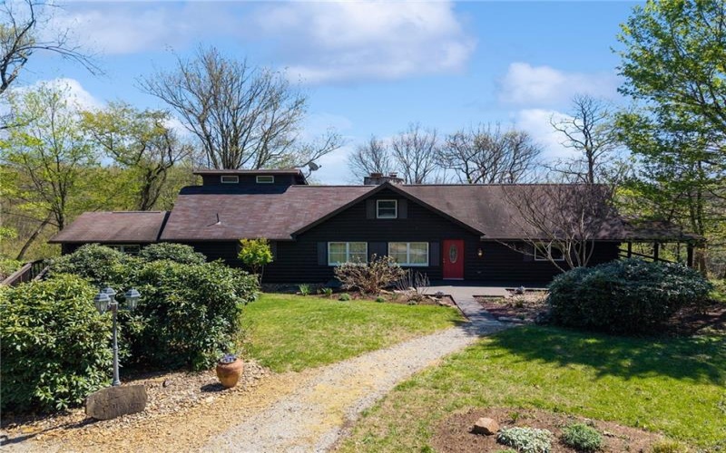 2705 Radebaugh, Jeannette, 15644, 5 Bedrooms Bedrooms, 11 Rooms Rooms,3.1 BathroomsBathrooms,Residential,For Sale,Radebaugh,1751474