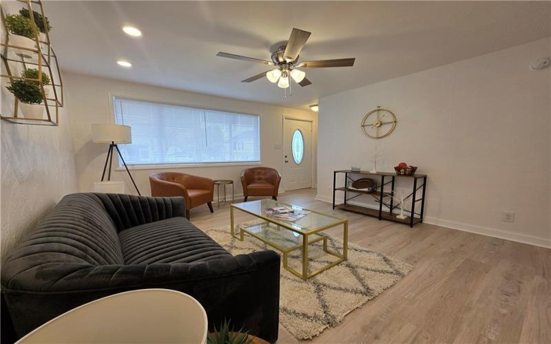 719 Allwine Ave, Jeannette, 15644, 2 Bedrooms Bedrooms, 5 Rooms Rooms,1 BathroomBathrooms,Residential,For Sale,Allwine Ave,1751480