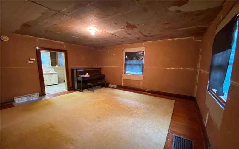 548 Chestnut St, Monessen, 15062, 2 Bedrooms Bedrooms, ,2 BathroomsBathrooms,Residential,For Sale,Chestnut St,1751511