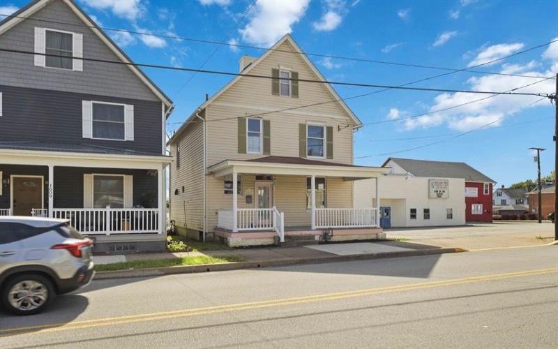 1607 Ligonier STREET, Latrobe, 15650, 4 Bedrooms Bedrooms, ,1.1 BathroomsBathrooms,Residential,For Sale,Ligonier,1751579