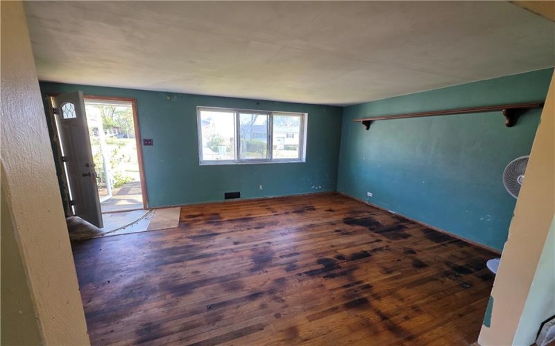 1852 Virginia Via, Washington, 15301, 3 Bedrooms Bedrooms, 7 Rooms Rooms,1 BathroomBathrooms,Residential,For Sale,Virginia Via,1748980