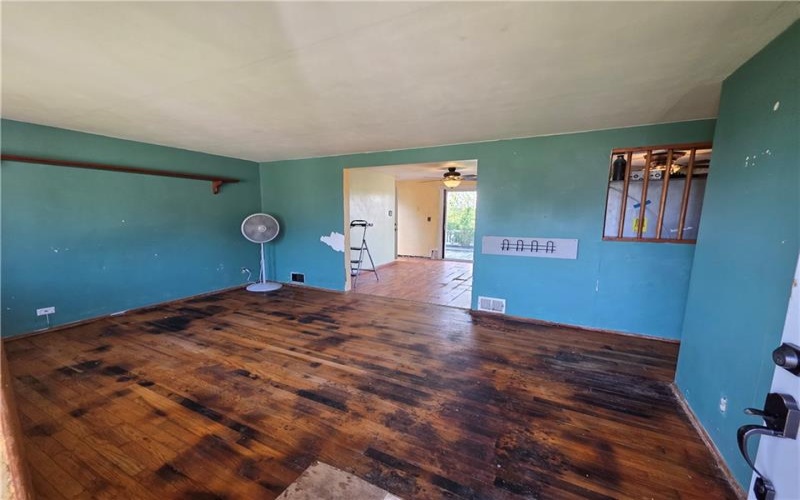 1852 Virginia Via, Washington, 15301, 3 Bedrooms Bedrooms, 7 Rooms Rooms,1 BathroomBathrooms,Residential,For Sale,Virginia Via,1748980