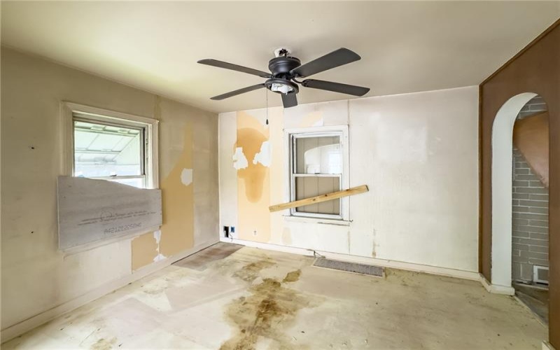 514 Riverview Dr, New Kensington, 15068, 3 Bedrooms Bedrooms, 6 Rooms Rooms,1 BathroomBathrooms,Residential,For Sale,Riverview Dr,1751557