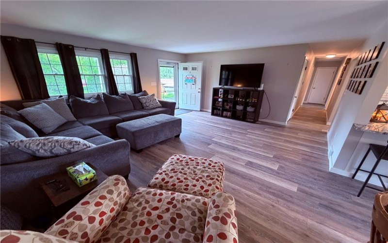 107 Hillcrest Rd, Eighty Four, 15330, 4 Bedrooms Bedrooms, 10 Rooms Rooms,2 BathroomsBathrooms,Residential,For Sale,Hillcrest Rd,1751604