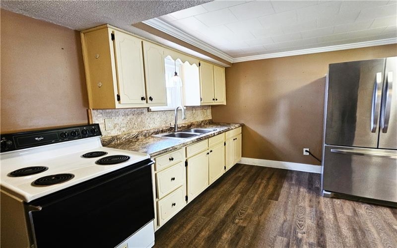 10 Eggers Ave, Belle Vernon, 15012, 2 Bedrooms Bedrooms, 5 Rooms Rooms,1 BathroomBathrooms,Residential,For Sale,Eggers Ave,1751680