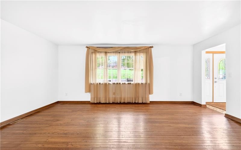 709 Vernon Dr, Rostraver Township, 15012, 4 Bedrooms Bedrooms, 10 Rooms Rooms,2.1 BathroomsBathrooms,Residential,For Sale,Vernon Dr,1751497