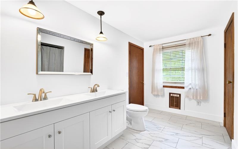 709 Vernon Dr, Rostraver Township, 15012, 4 Bedrooms Bedrooms, 10 Rooms Rooms,2.1 BathroomsBathrooms,Residential,For Sale,Vernon Dr,1751497