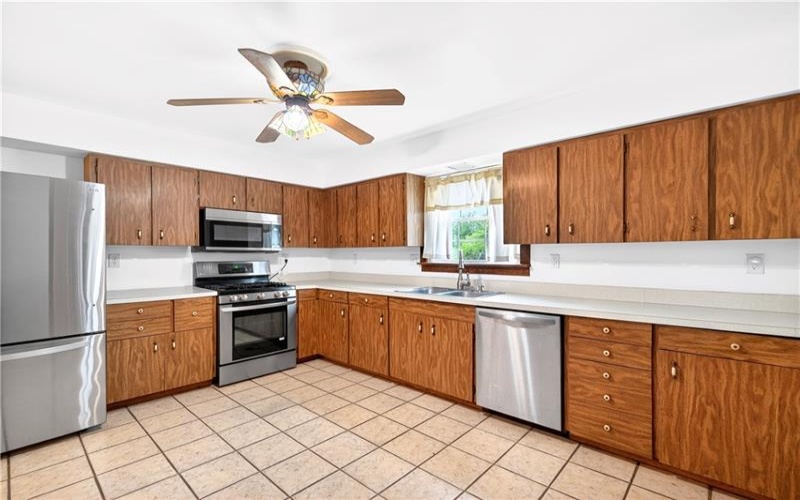 709 Vernon Dr, Rostraver Township, 15012, 4 Bedrooms Bedrooms, 10 Rooms Rooms,2.1 BathroomsBathrooms,Residential,For Sale,Vernon Dr,1751497