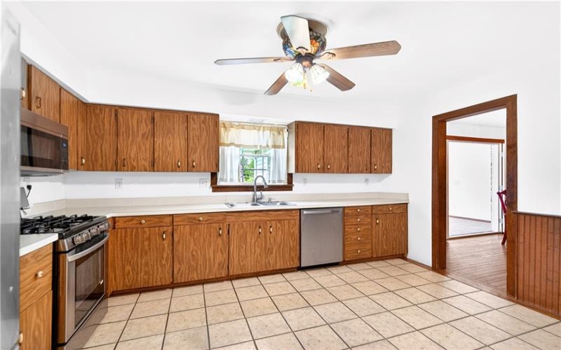 709 Vernon Dr, Rostraver Township, 15012, 4 Bedrooms Bedrooms, 10 Rooms Rooms,2.1 BathroomsBathrooms,Residential,For Sale,Vernon Dr,1751497