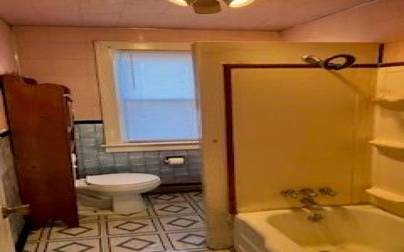 112 Lincoln Avenue, Charleroi, 15022, 4 Bedrooms Bedrooms, ,2 BathroomsBathrooms,Residential,For Sale,Lincoln Avenue,1751711
