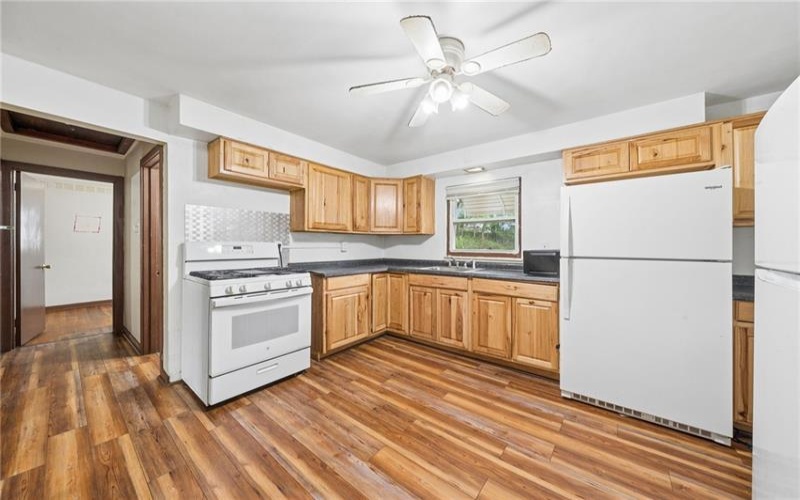 577 ISABELLA, CHARLEROI, 15022, 2 Bedrooms Bedrooms, 4 Rooms Rooms,1 BathroomBathrooms,Residential,For Sale,ISABELLA,1751756