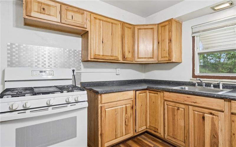 577 ISABELLA, CHARLEROI, 15022, 2 Bedrooms Bedrooms, 4 Rooms Rooms,1 BathroomBathrooms,Residential,For Sale,ISABELLA,1751756