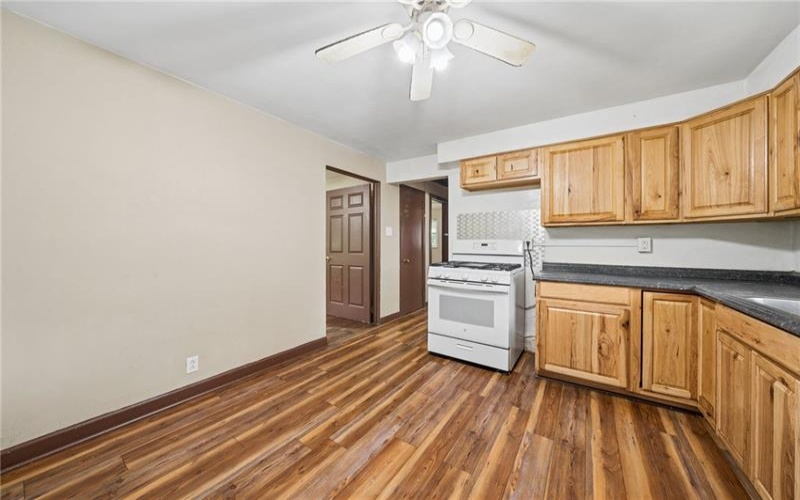 577 ISABELLA, CHARLEROI, 15022, 2 Bedrooms Bedrooms, 4 Rooms Rooms,1 BathroomBathrooms,Residential,For Sale,ISABELLA,1751756