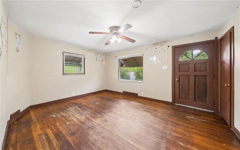 577 ISABELLA, CHARLEROI, 15022, 2 Bedrooms Bedrooms, 4 Rooms Rooms,1 BathroomBathrooms,Residential,For Sale,ISABELLA,1751756