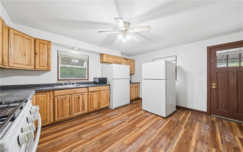 577 ISABELLA, CHARLEROI, 15022, 2 Bedrooms Bedrooms, 4 Rooms Rooms,1 BathroomBathrooms,Residential,For Sale,ISABELLA,1751756