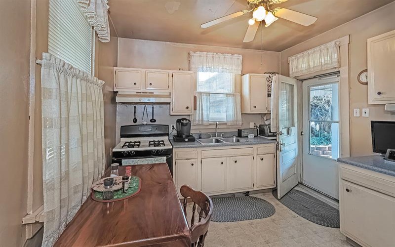 1117 Ross AVENUE, New Kensington, 15068, 3 Bedrooms Bedrooms, 6 Rooms Rooms,2.1 BathroomsBathrooms,Residential,For Sale,Ross,1751764