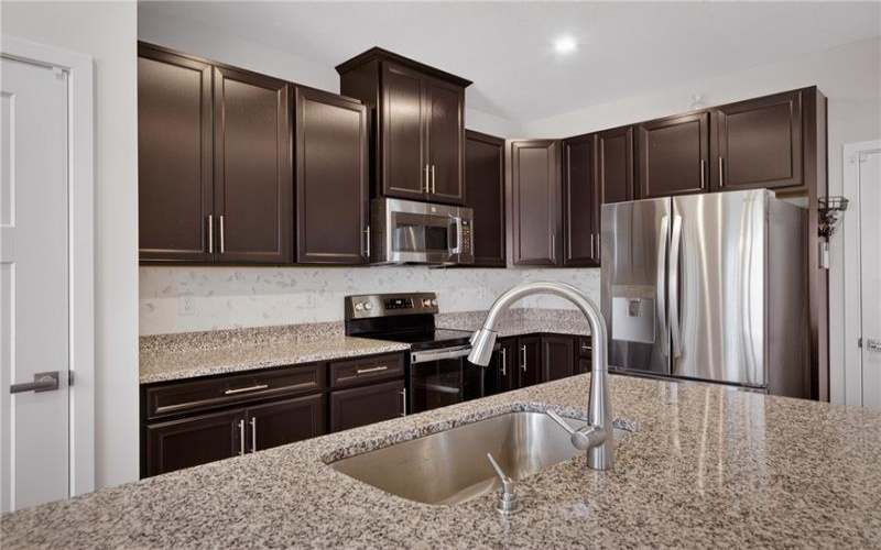471 Dogwood Ln, Mc Donald, 15057, 3 Bedrooms Bedrooms, 8 Rooms Rooms,2.1 BathroomsBathrooms,Residential,For Sale,Dogwood Ln,1751769